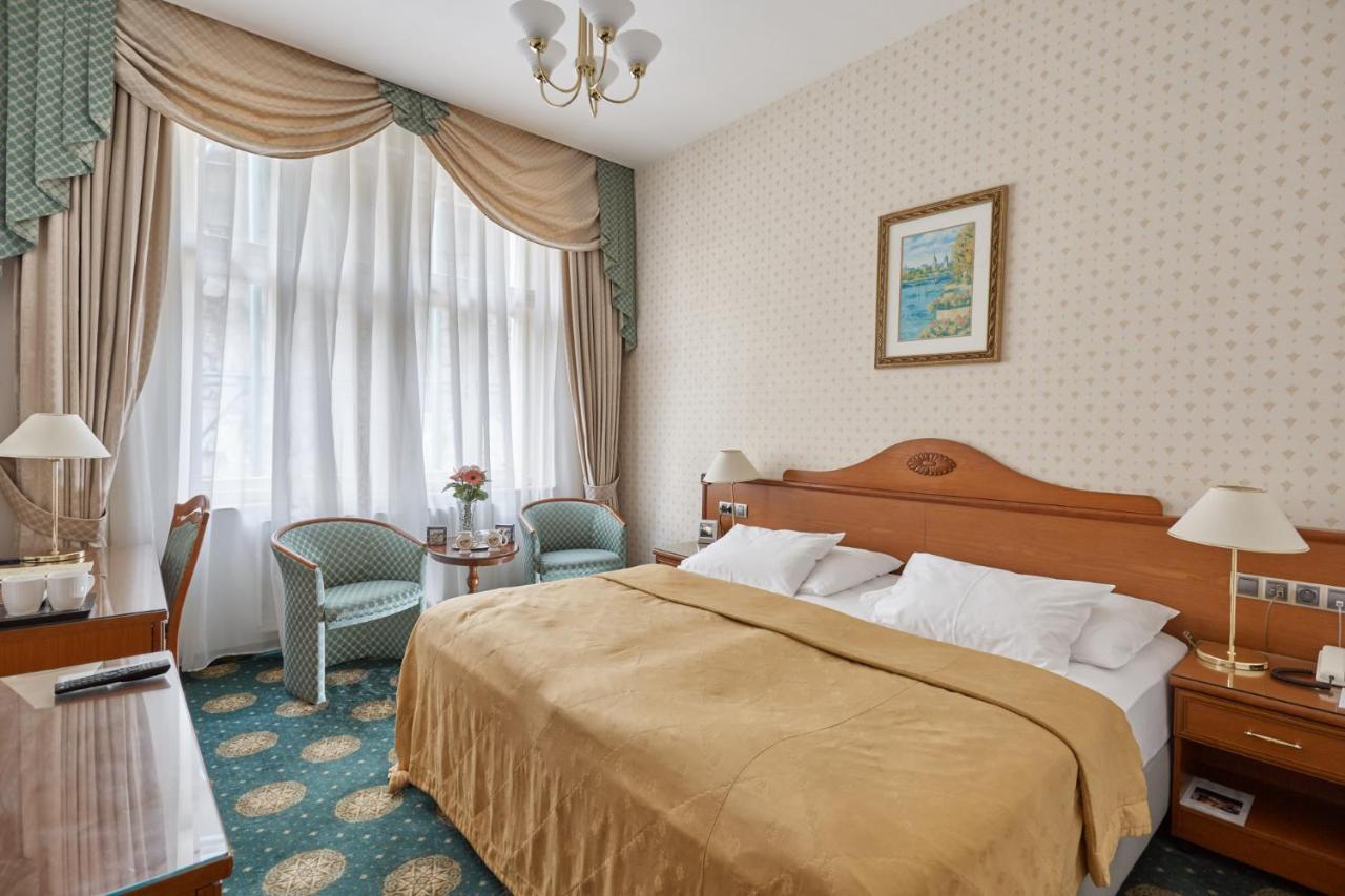 Hotel Romance Karlovy Vary Exterior photo