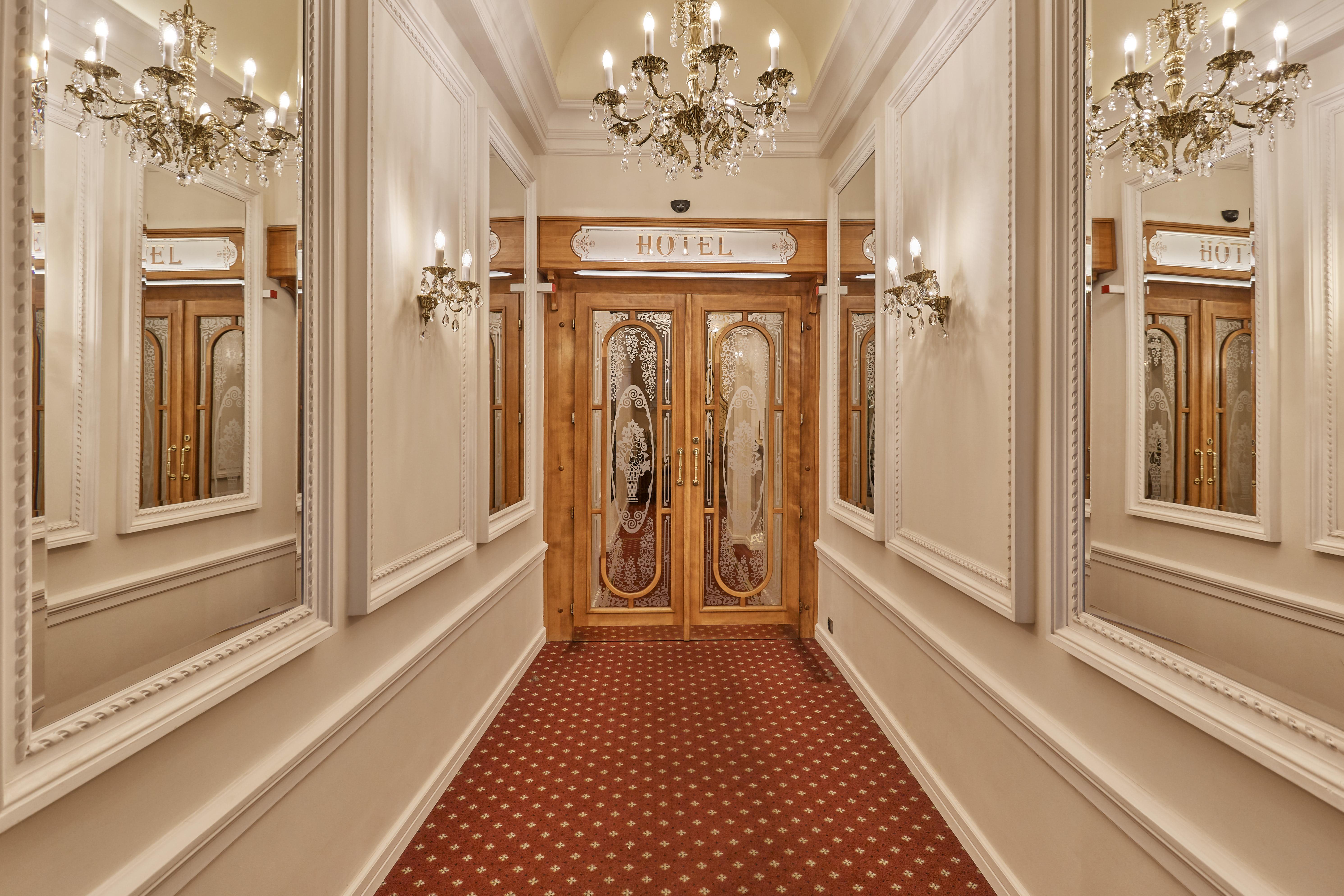 Hotel Romance Karlovy Vary Exterior photo