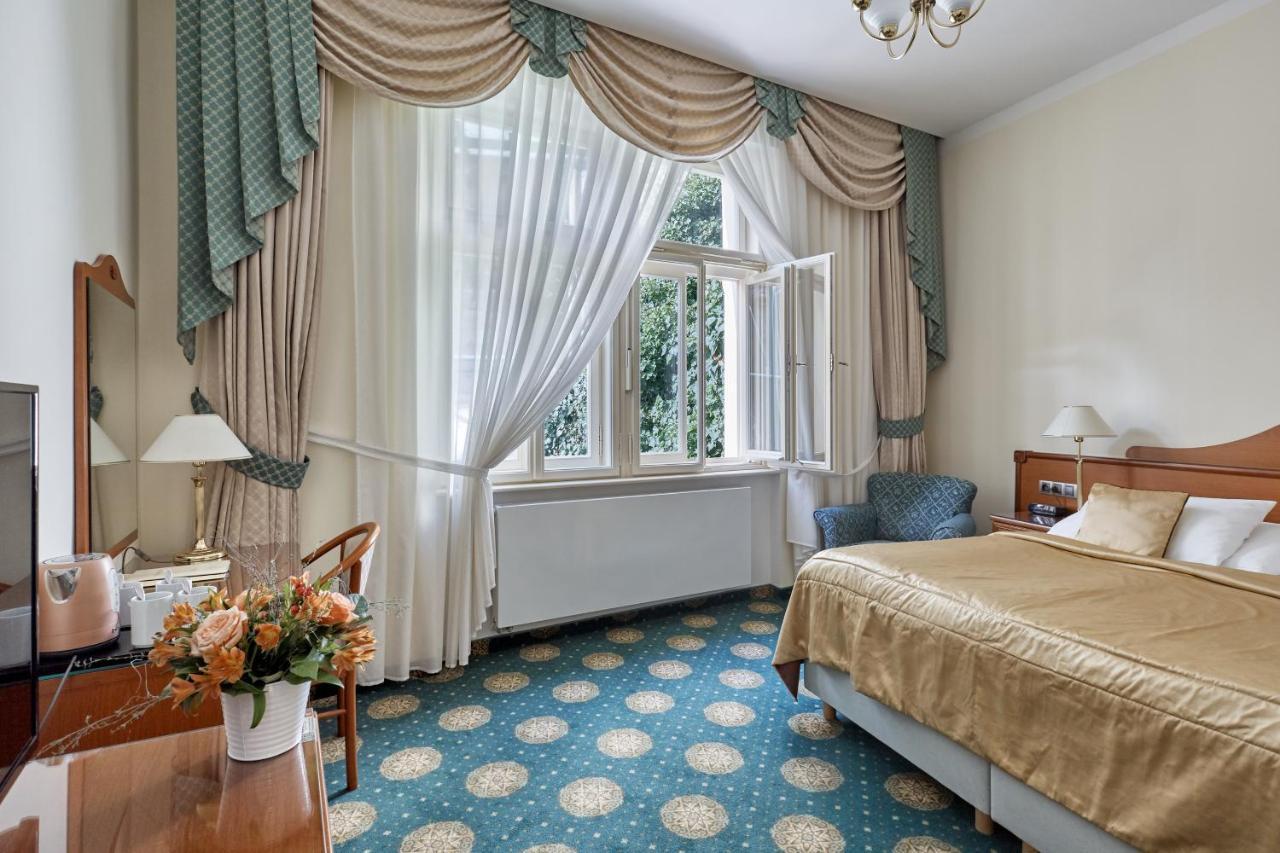 Hotel Romance Karlovy Vary Exterior photo