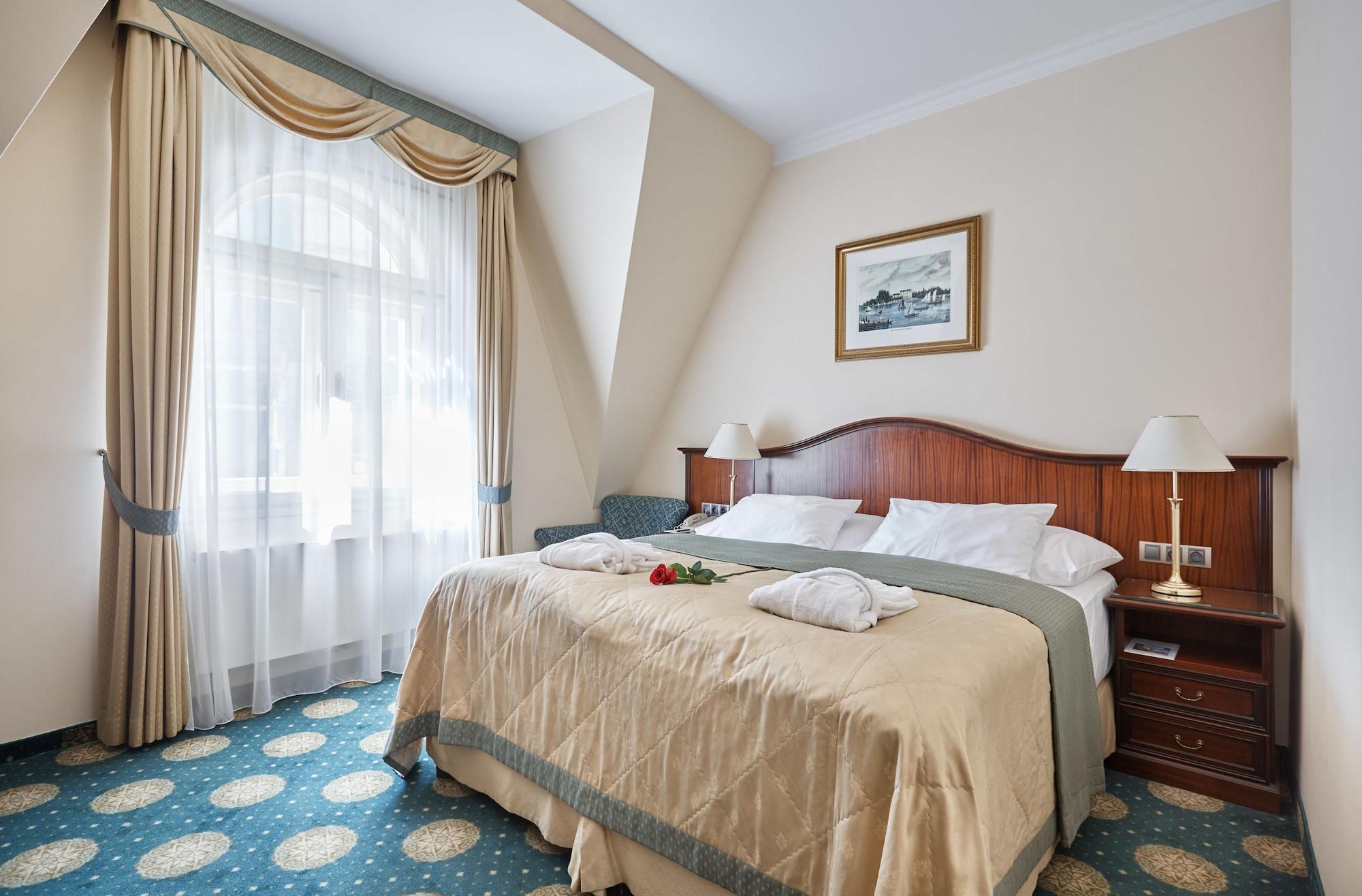 Hotel Romance Karlovy Vary Exterior photo