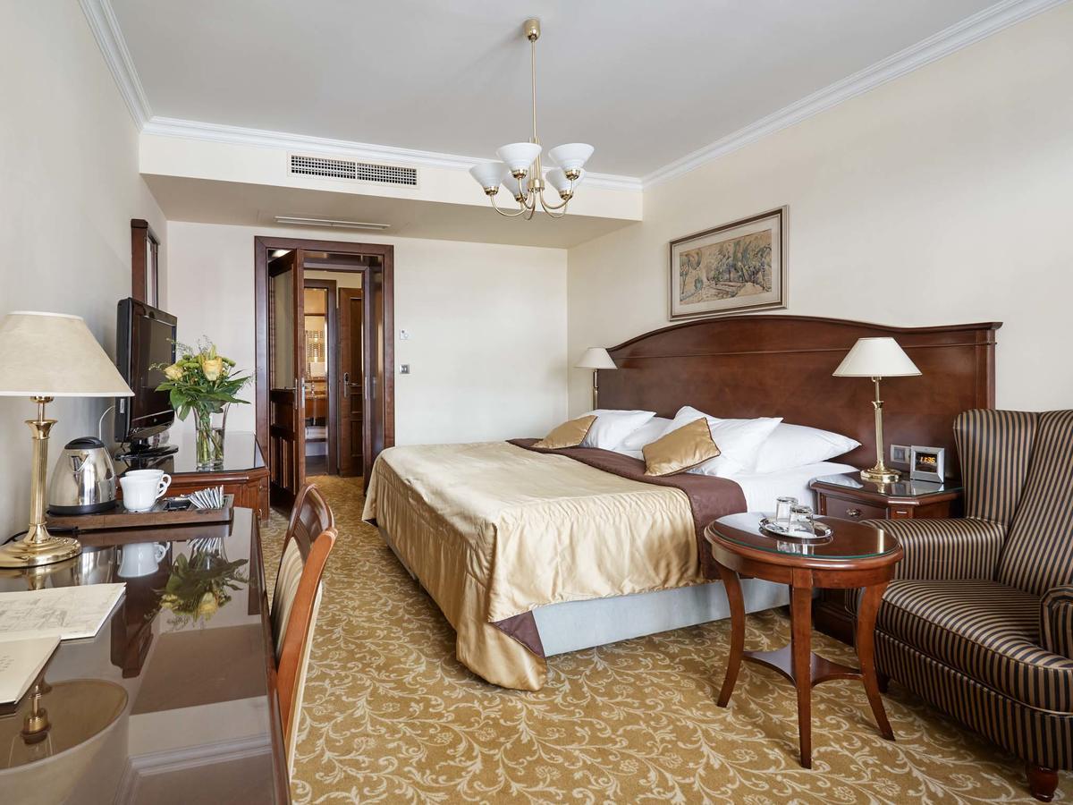 Hotel Romance Karlovy Vary Exterior photo
